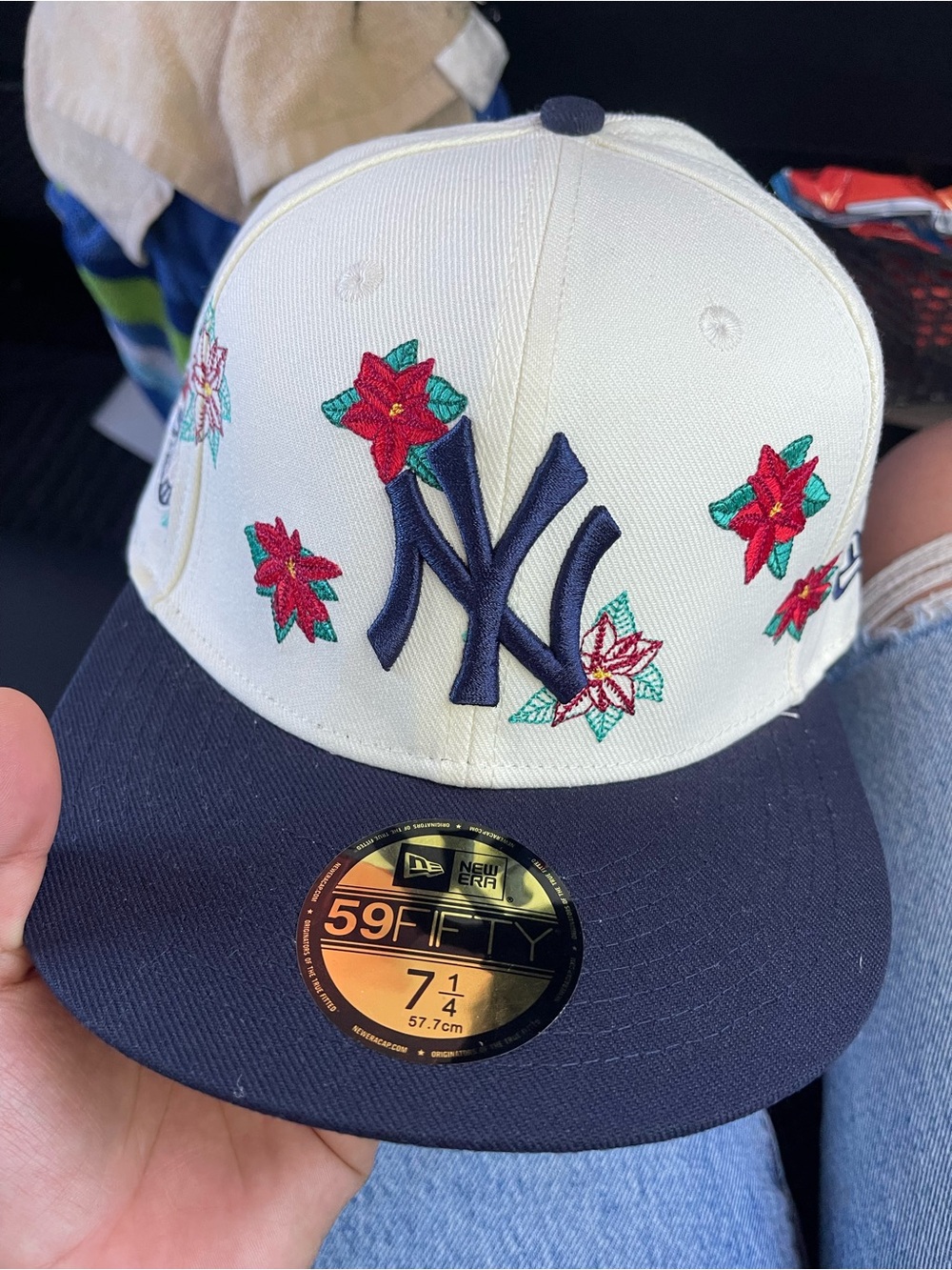 New Era NY Yankees Floral 59FIFTY Fitted Cap - Cream & Navy with Red Flowers